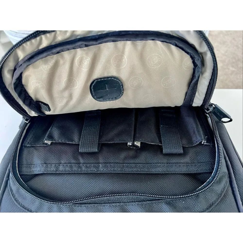 Pacsafe Metrosafe 200 Anti-Theft Compact Crossbody Bag Pb001 Shoulder Bag Black — image 7 of 8